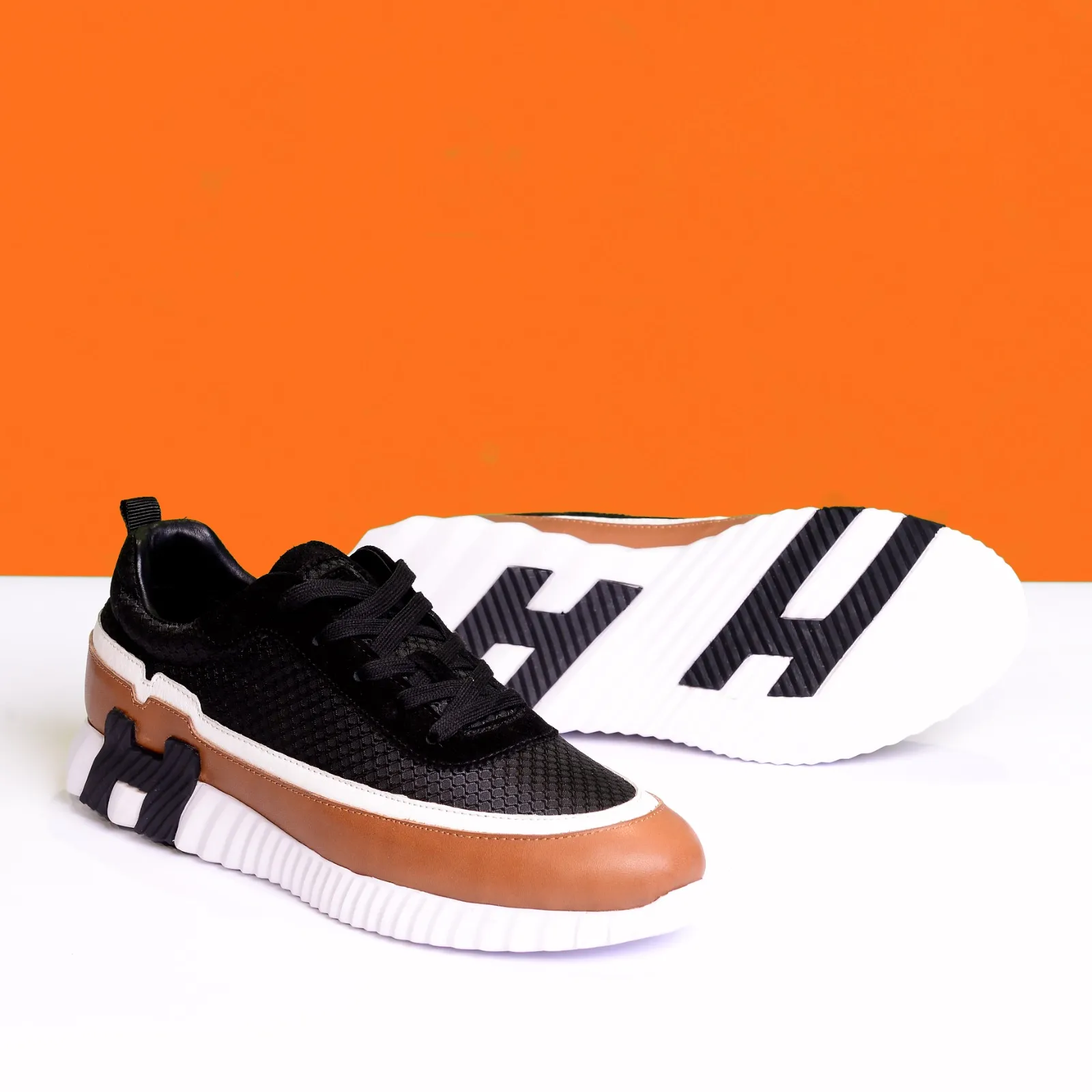 Sneakers Bouncing