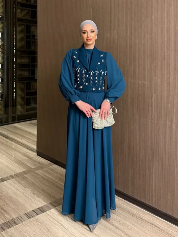 Robe longue avec gilet brodé