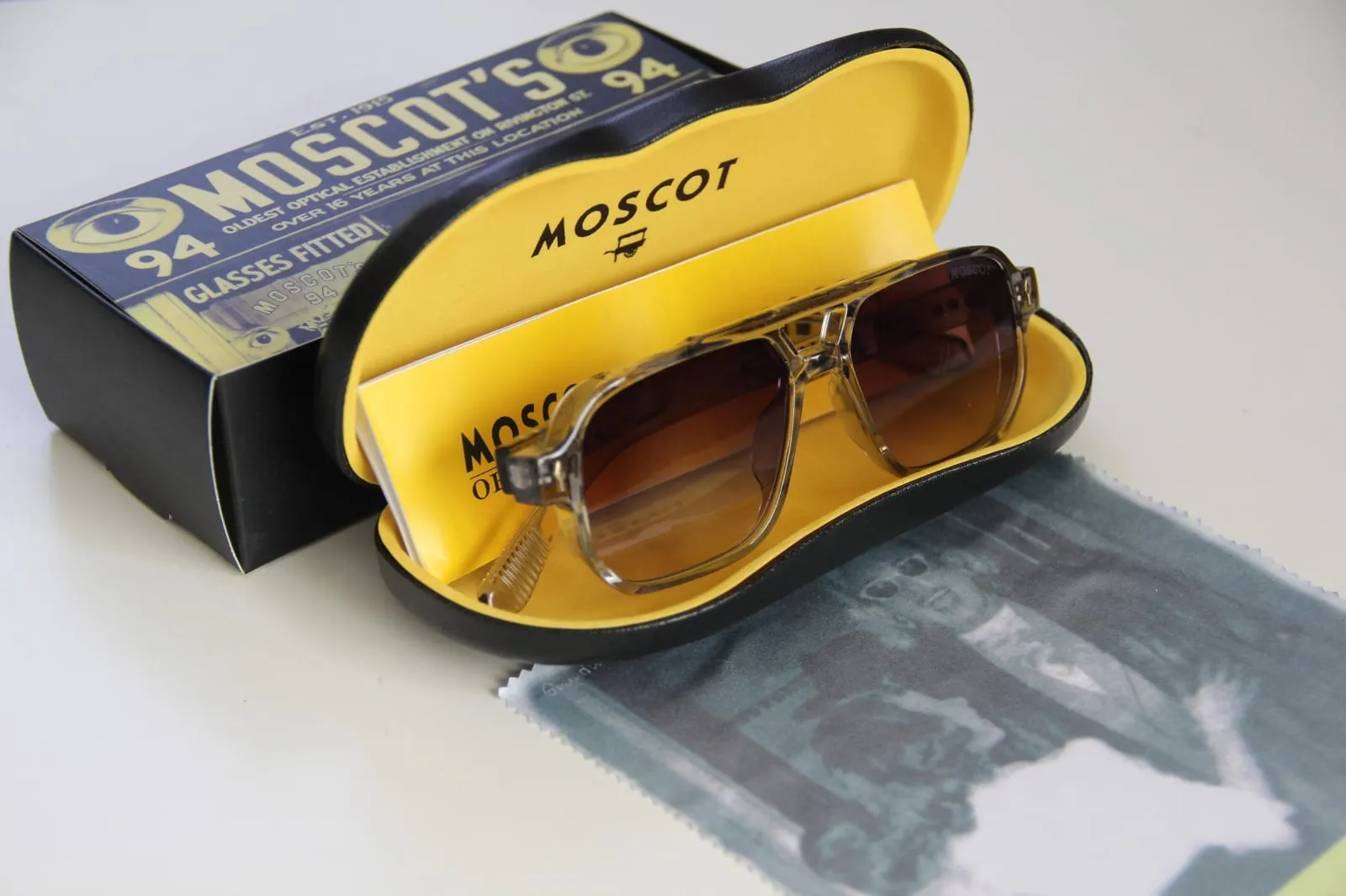 MOSCOT 