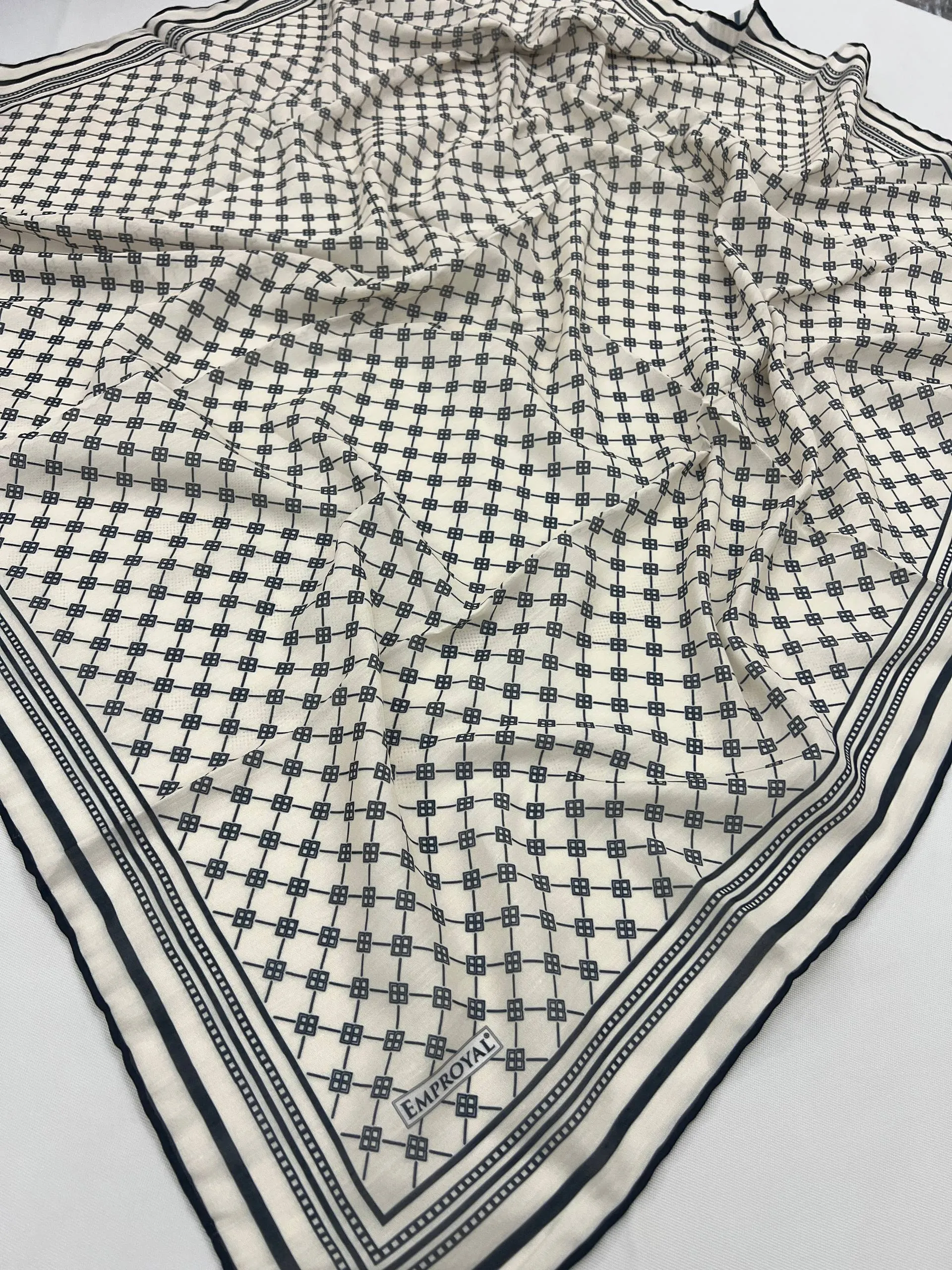 Écharpe SOFT MONOGRAME CODE-HS490520EMP03