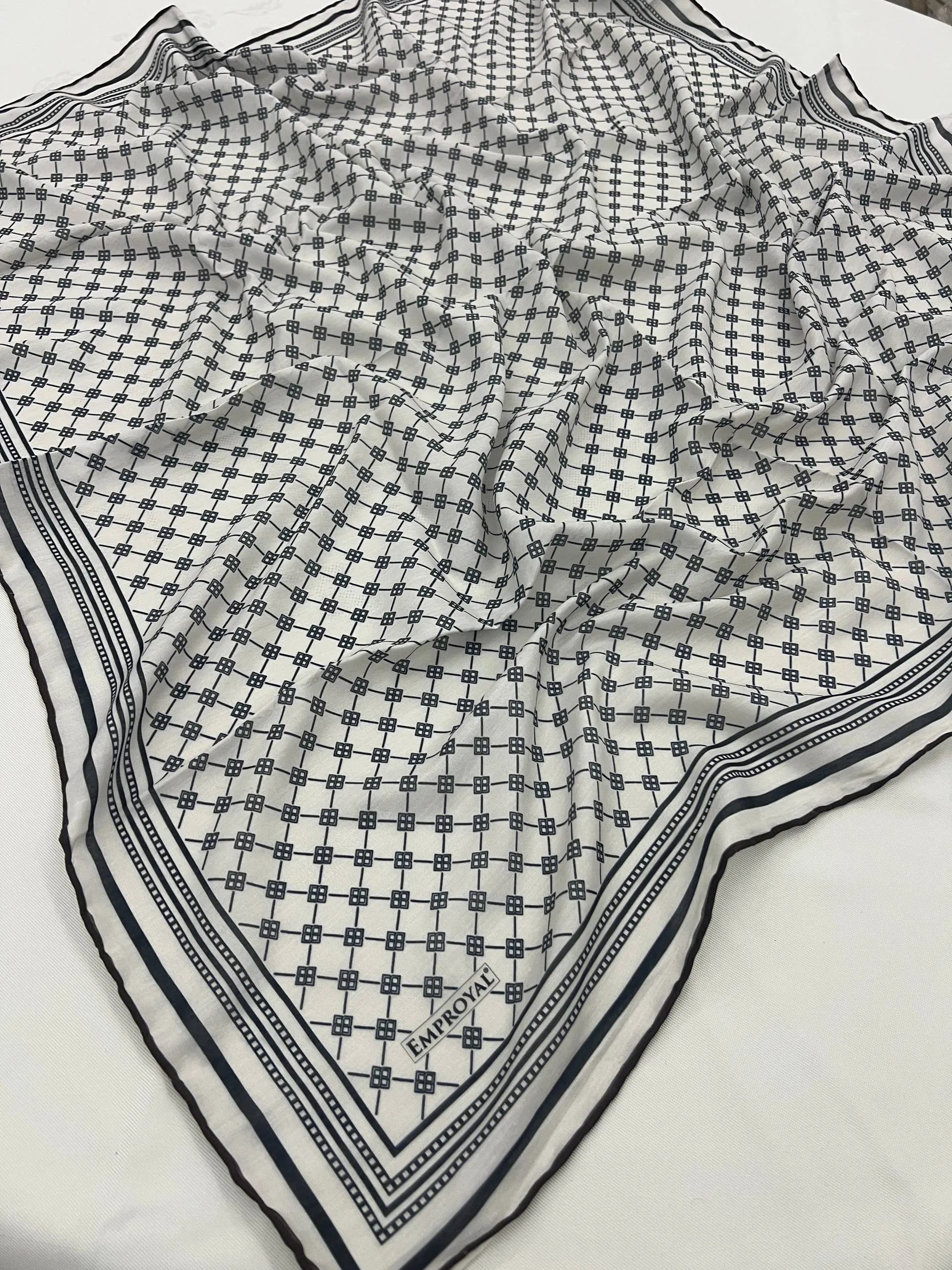 Écharpe SOFT MONOGRAME CODE-HS490520EMP04