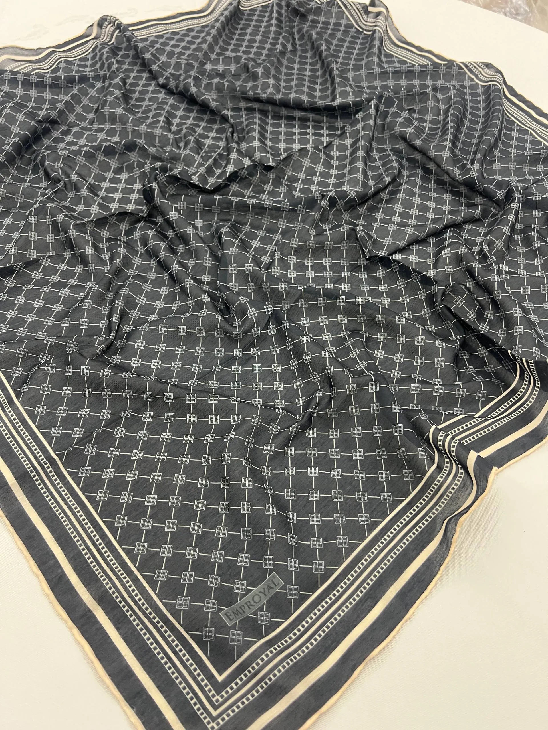 Écharpe SOFT MONOGRAME CODE-HS490520EMP11