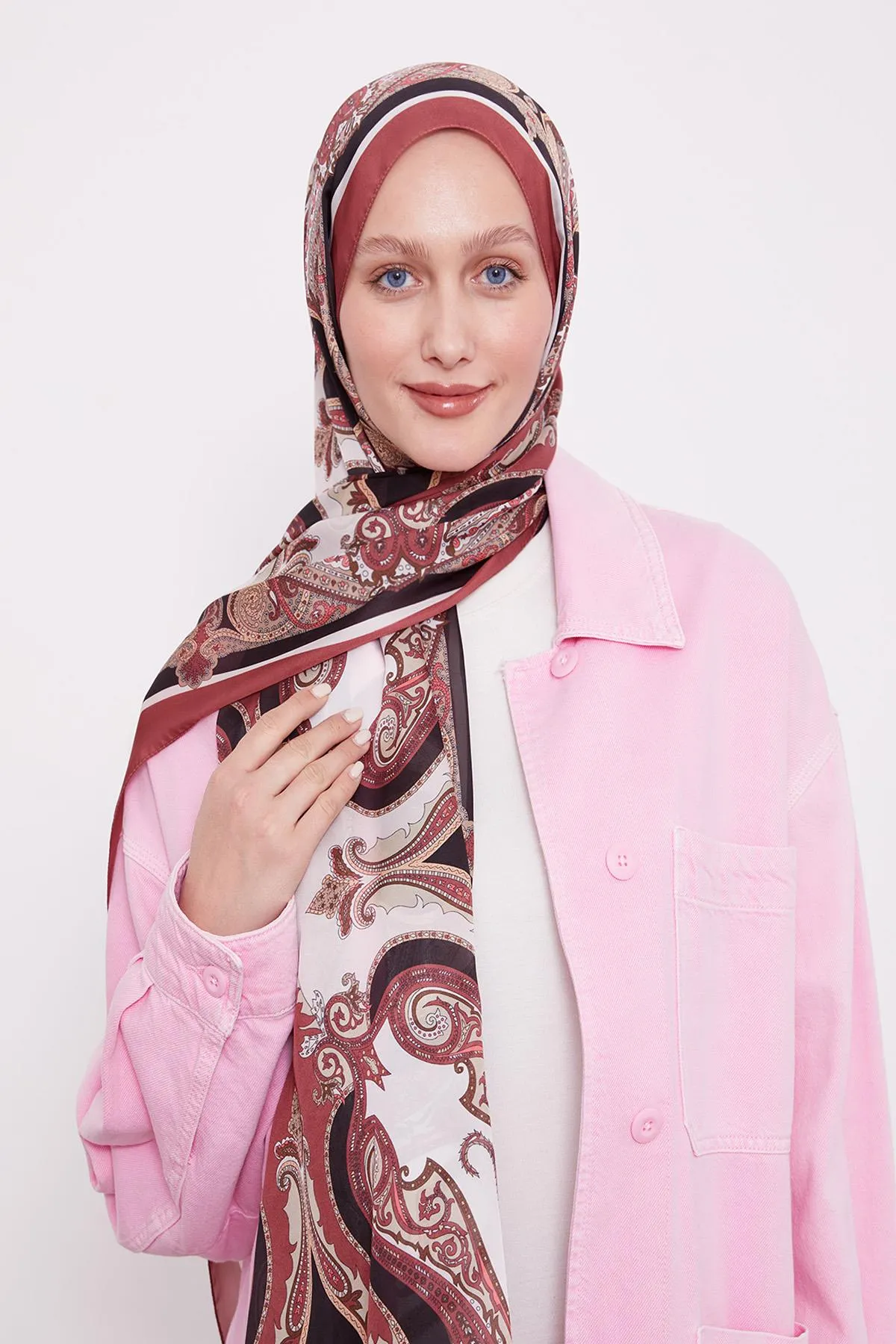 Châle indien en soie à motifs bohèmes rose poudré