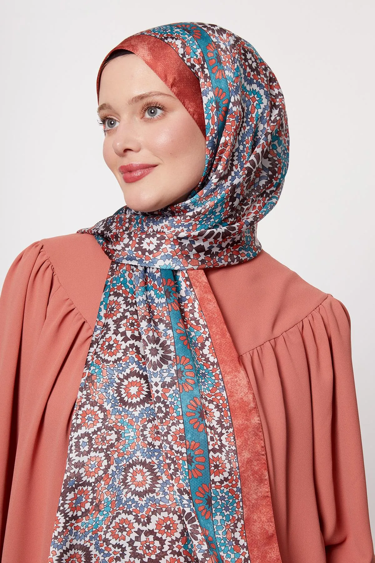 Châle en soie indienne à motif batik rouge