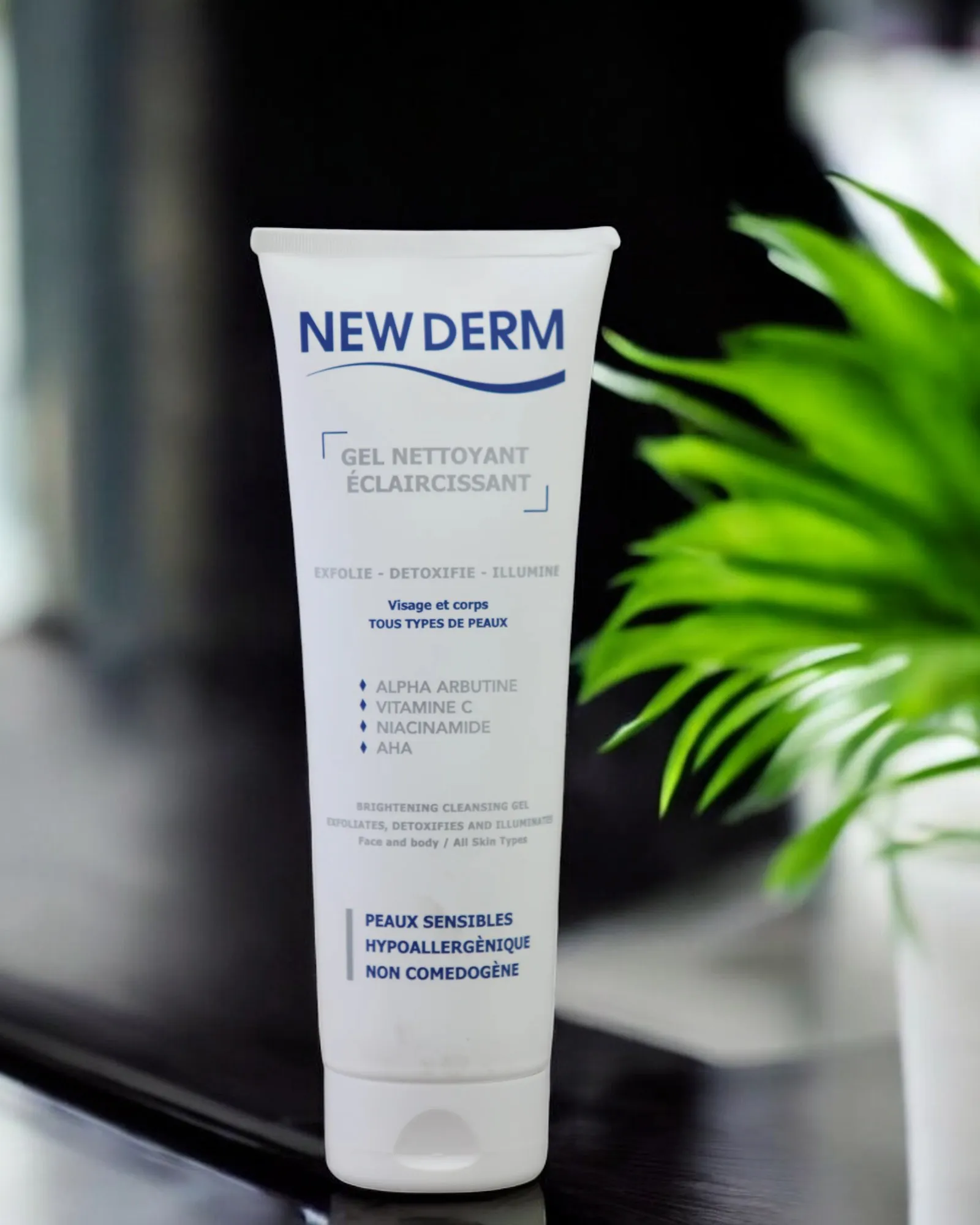 NEW DERM GEL NETTOYANT ÉCLAIRCISSANT VISAGE ET CORPS 250 ML