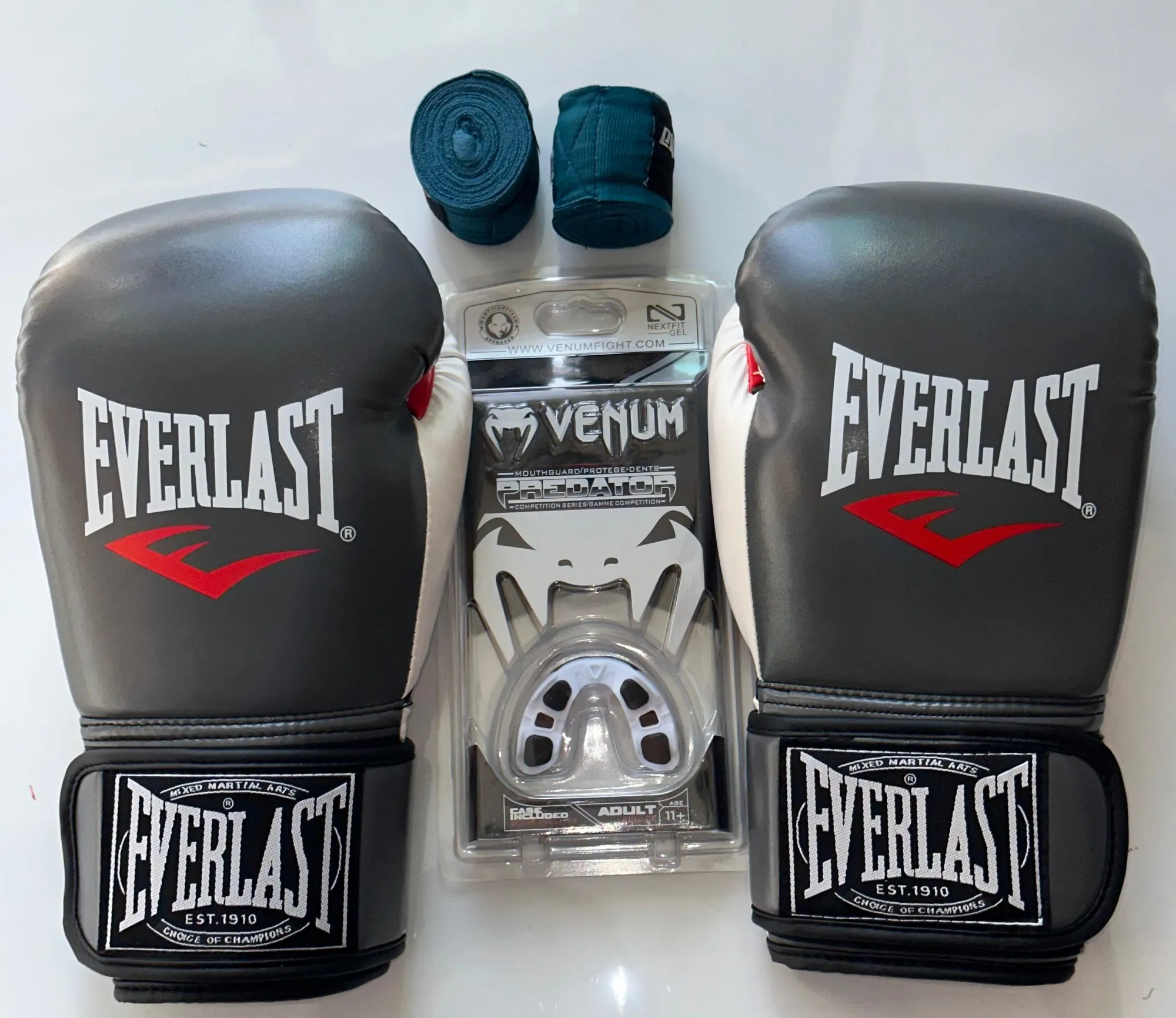 Pack de Boxe Gris Everlast "Gant + Protège dent Pro + Bande Pro "