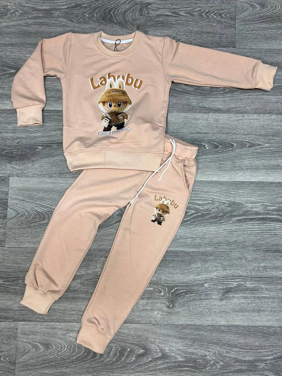 Sweatshirt et pantalon Labubu