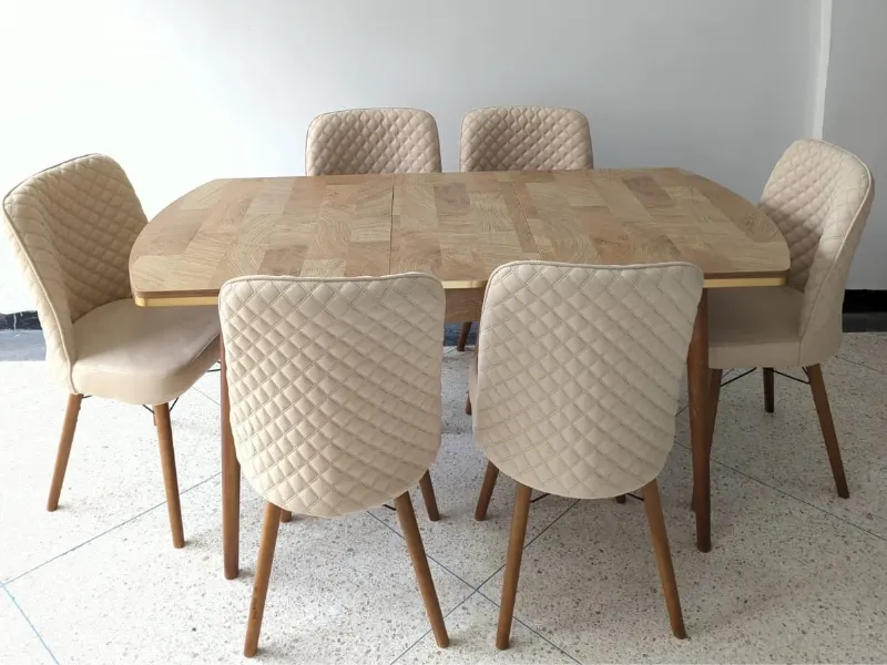 طاولة طعام بست كراسي